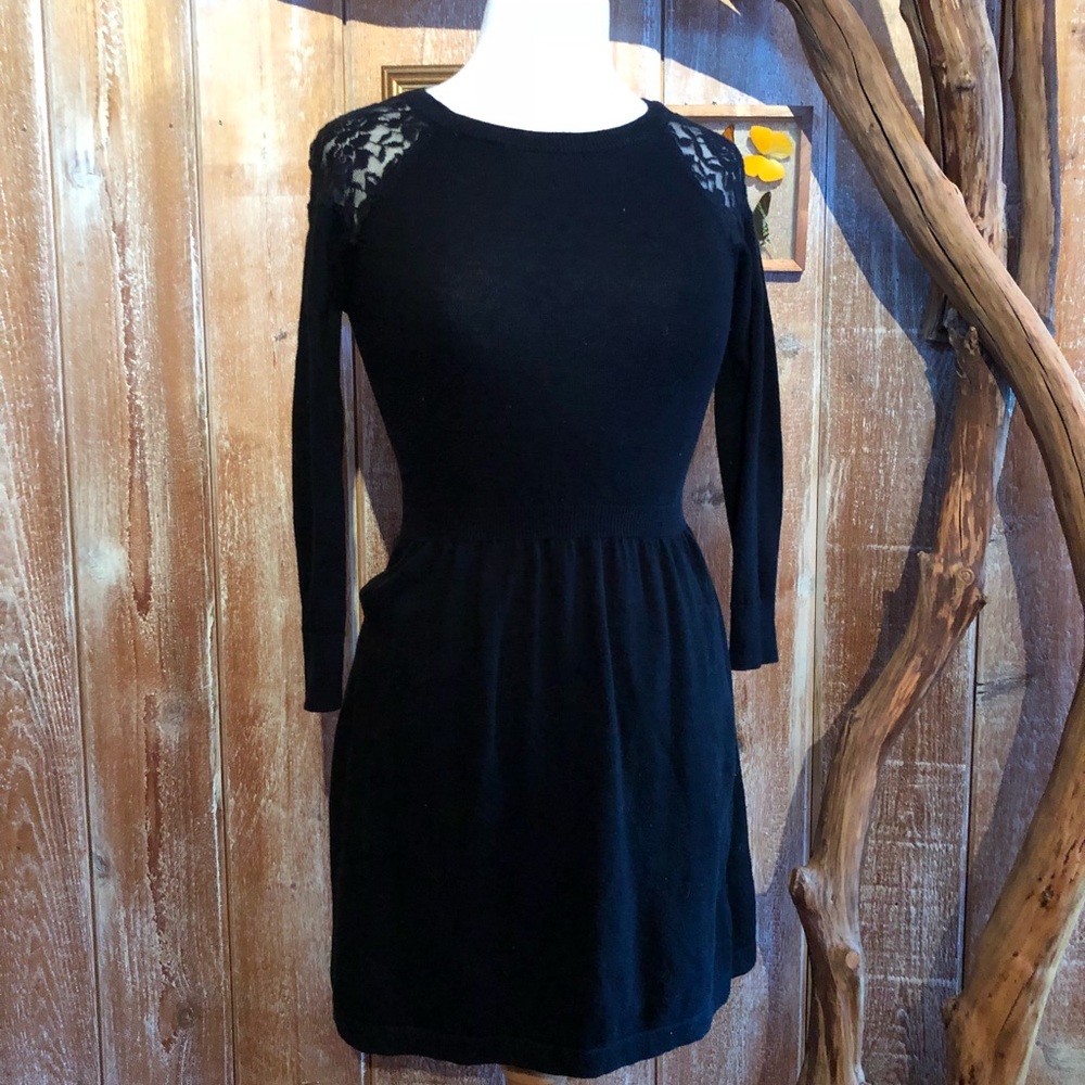 AEO cute lacy cold shoulder dress